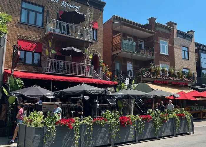 Petit Hotel - Cafe Krieghoff Quebec City